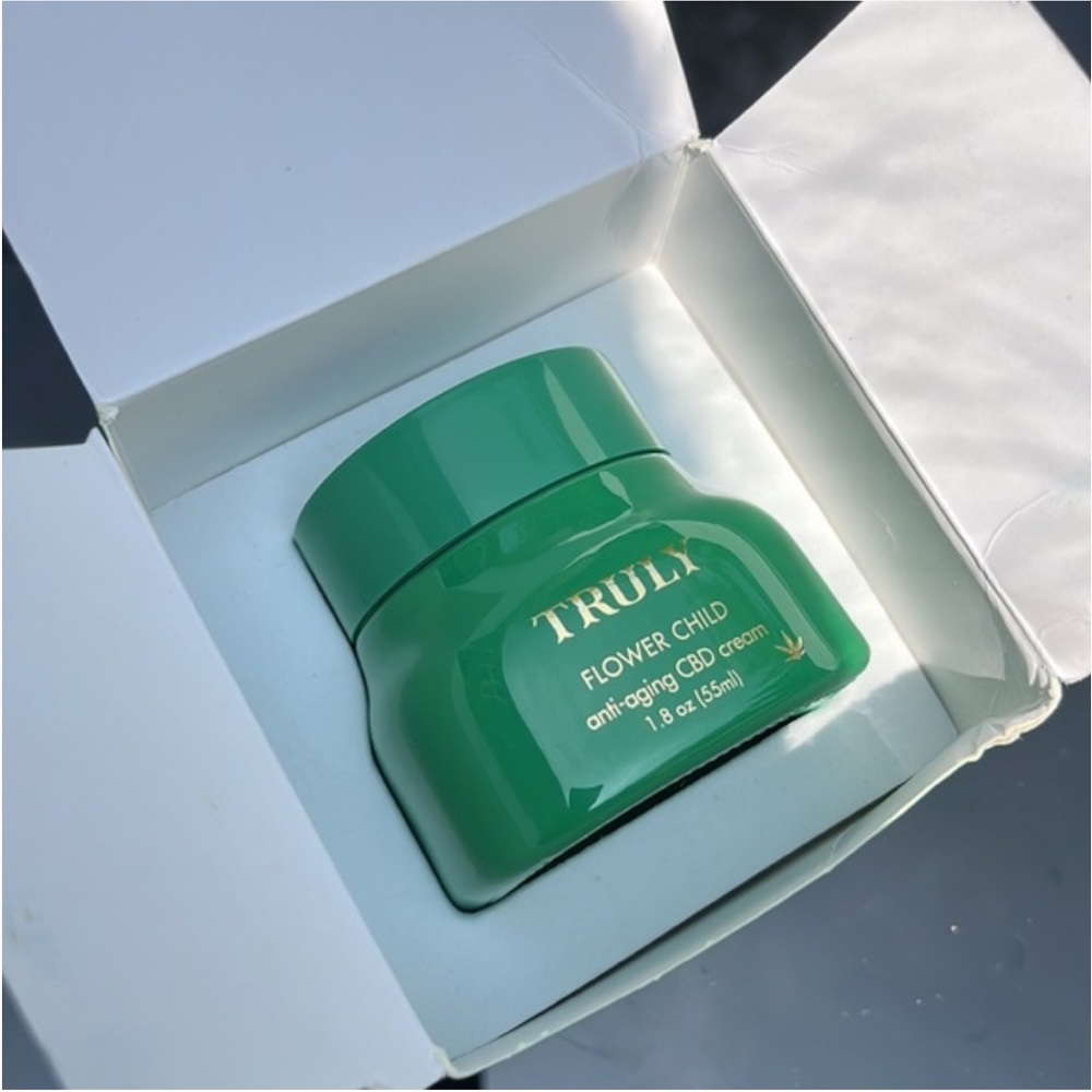 BNIB Truly 🌸 Flower Child anti aging cream 1.8oz